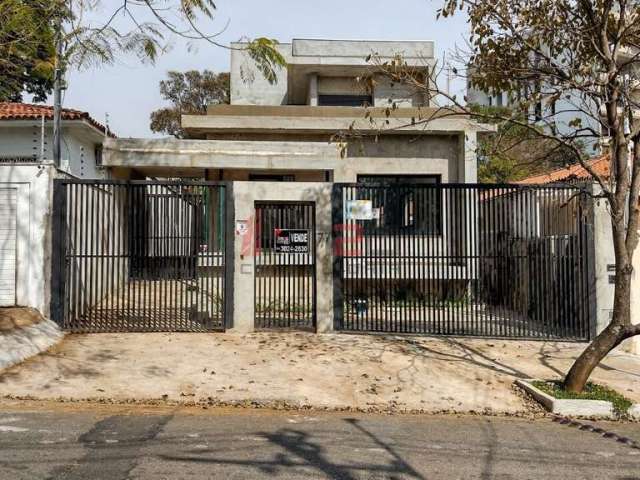 Casa com 5 Quartos e 6 banheiros à Venda