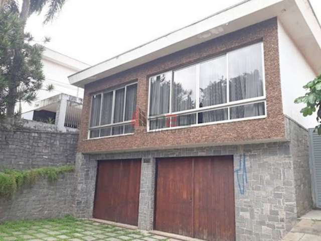 Ampla casa para venda no Alto de Pinheiros - Oportunidade.