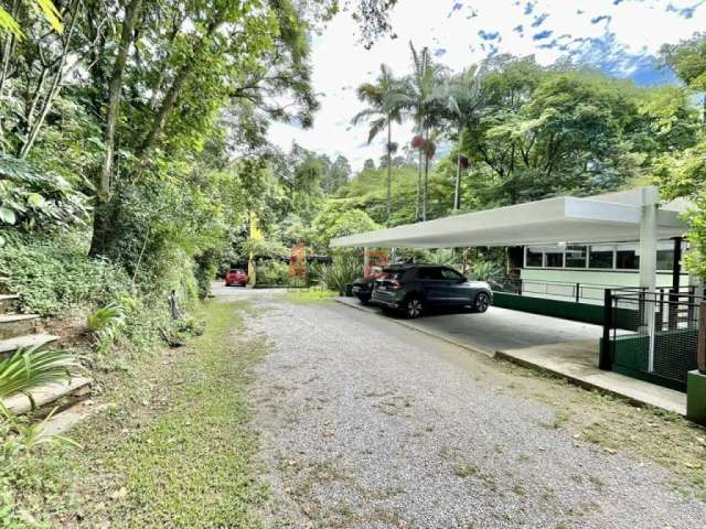 Casa 380 m² 3 Quartos sendo 3 Suítes e 4 banheiros à Venda por R$ 2.700.000,00