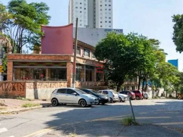 Amplo imóvel de esquina para aluguel comercial na V. Leopoldina.