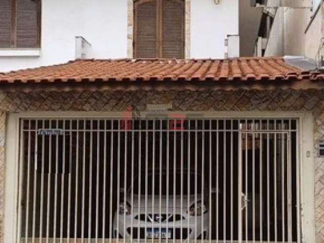 Sobrado impecável no Alto da Lapa com quintal, piscina e churrasqueira.