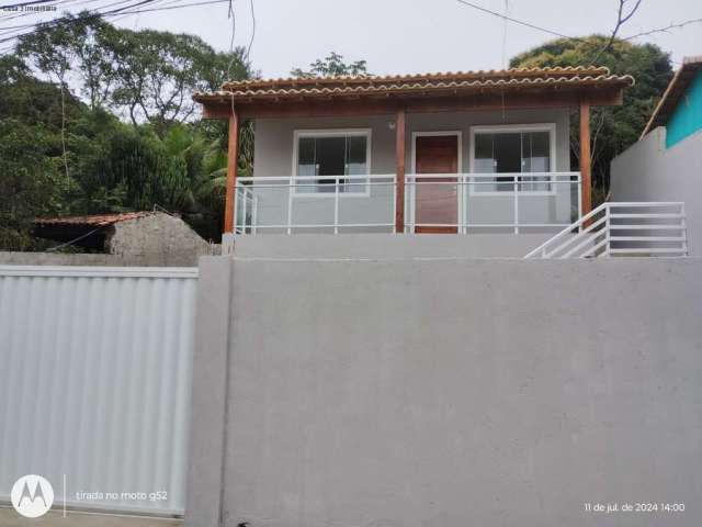 Casa com 2 quartos à venda na Rua Um, Jacaroá, Maricá por R$ 360.000