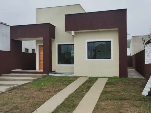 Casa em condomínio fechado com 2 quartos à venda na Estrada Henfil, 414, Pindobas, Maricá por R$ 385.000