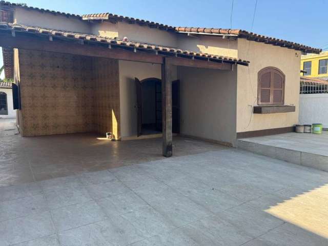 Casa com 3 quartos à venda na Rua Antônio Carlos Guedes, 46, Centro (Manilha), Itaboraí por R$ 410.000