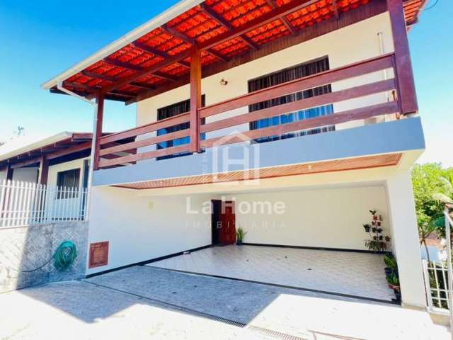 Casa com 4 quartos à venda no Garcia, Blumenau , 409 m2 por R$ 1.090.000