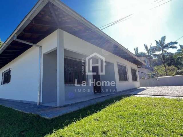 Casa em condomínio fechado com 3 quartos para alugar no Vorstadt, Blumenau , 197 m2 por R$ 4.500