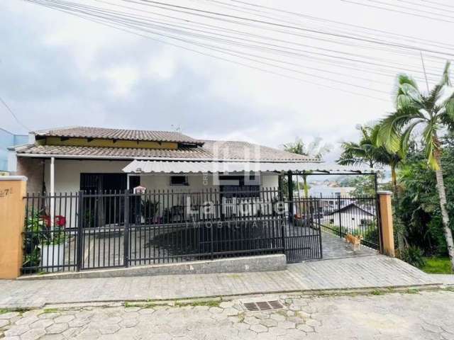 Casa com 7 quartos à venda no Velha Central, Blumenau , 300 m2 por R$ 750.000