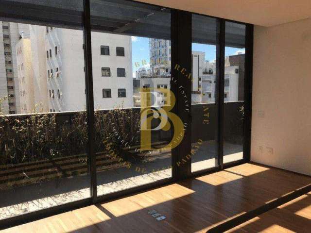 Apartamento duplex moderno e sofisticado, localizado em Moema.