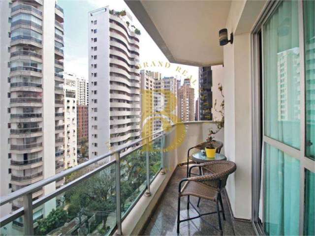 Apartamento em andar alto e ótima vista, localizado em Moema.