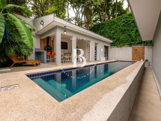 Casa reformada com piscina privativa para venda e locação no Brooklin !