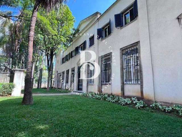 Casa com 1200 m², 6 quartos sendo 6 suítes à venda no bairro Jardim Europa.