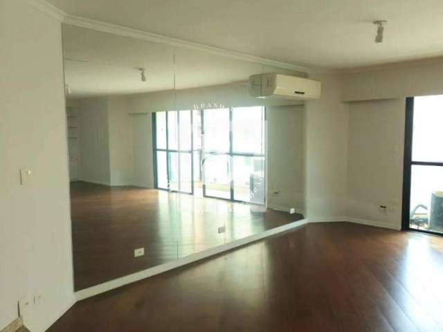 Apartamento com 240 m², 4 quartos sendo 3 suítes para alugar no bairro Itaim Bibi.