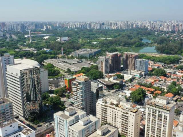 Apartamento com 3 Suítes e Vista Privilegiada do Parque Ibirapuera.