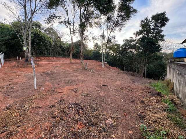 Terreno em Araçariguama - São Paulo - 2.570m² - Próximo ao Centro e a 3 Minutos da Castelo