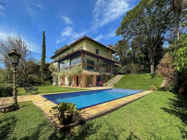 Casa na Vila Santo Antônio  - Linda e impecável, 5 dormitórios / 3 suítes, piscina, vista!