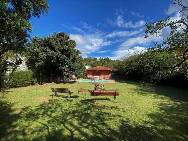 Chácara Vale do Rio Cotia -  CASA TÉRREA,  com 3 suítes, lote plano, piscina e gourmet!