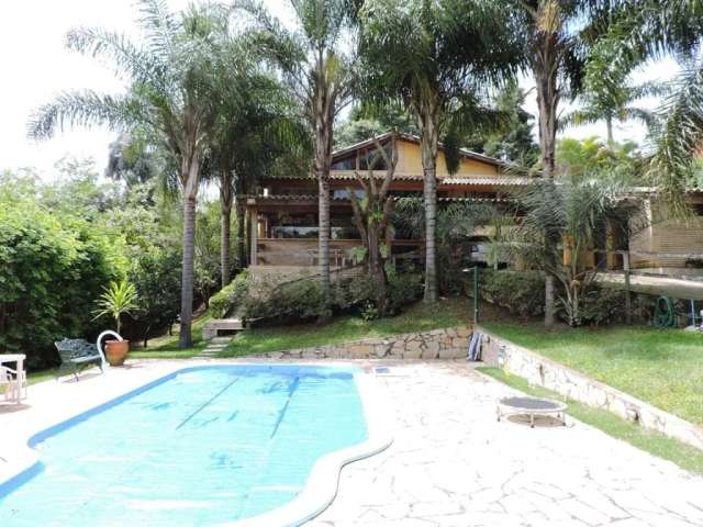 Casa - Chácara Vale do Rio Cotia - Muito espaço, em rua fechada e muito tranquila!