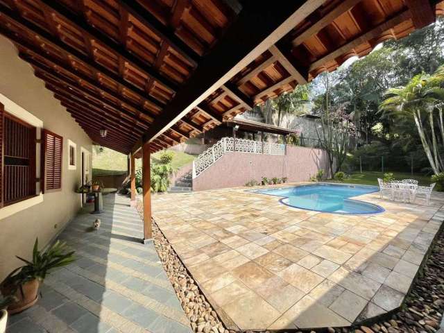 Casa - Condomínio Chácara dos Lagos - Térrea 3 suítes, anexo gourmet, piscina e pomar!