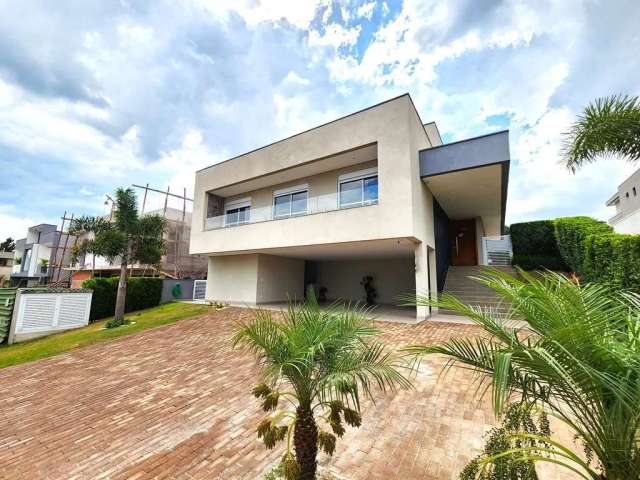 Casa - Condomínio Alphaville G.V. - Moderna e bem localizada, 3 suítes, gourmet e piscina!