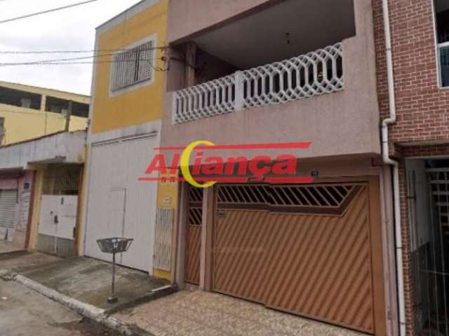 Casa com  3 andares jd presidente dutra