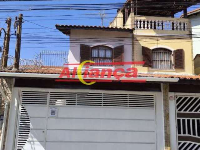 Descubra o conforto de morar na Vila Galvão com esta encantadora casa à venda!