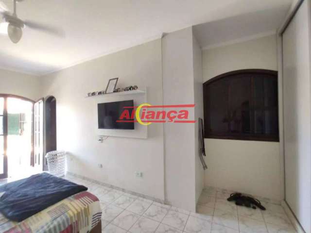 Sobrado no Jardim Adriana com 03 dorm, suite, 02 vagas, 226 metros