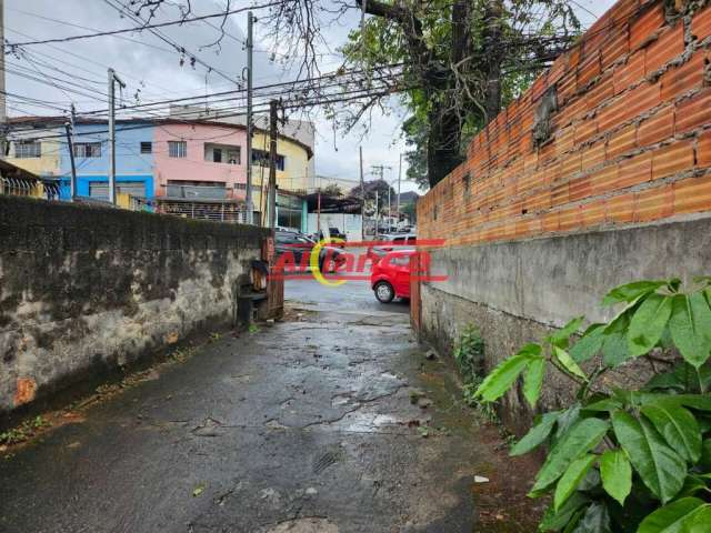 terreno de 333,50m2 na esquina da Av. Tiradentes com R.Pp.Pio XII, com 2 casas.