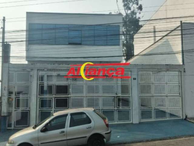 Casa com ponto comercial na parte debaixo .