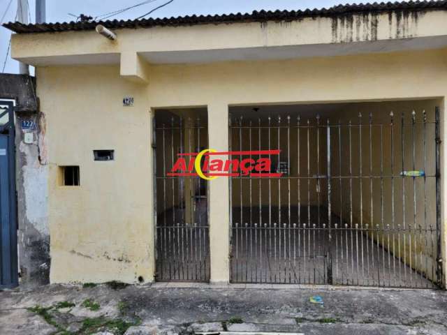 Casa com 2 dormitórios e vaga para 2 carros.