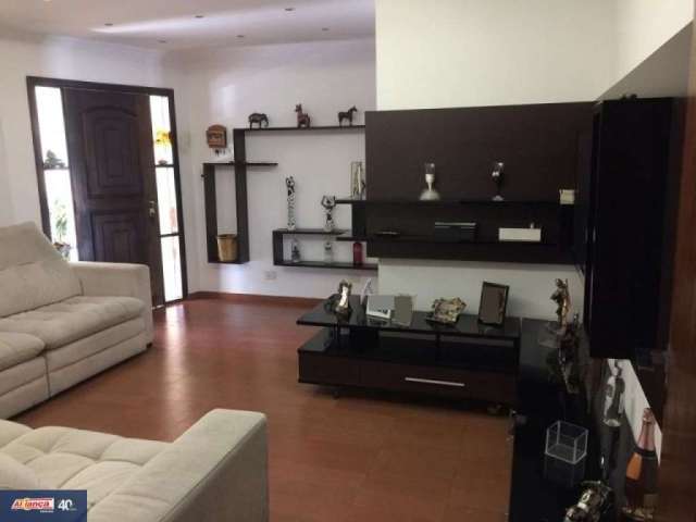 CASA TÉRREA COM 4 QUARTOS, SENDO 4 SUÍTES, COM 2 SALÕES SUPERIORES, 250 m² Jardim São Francisco - Gu