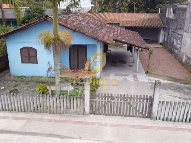 Ótima Casa Frente o Asfalto apenas 400 mts do Mar