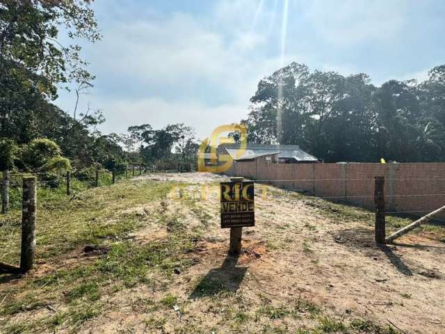 Lindo Terreno Cercado e Pronto para Construir à 850 mts do Mar