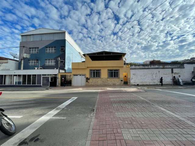 Casa com 6 quartos à venda na Rua Bernardo Mascarenhas, Fábrica, Juiz de Fora, 450 m2 por R$ 715.000