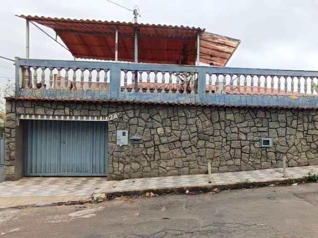 Casa com 3 quartos à venda na Rua Pedro Gonçalves de Oliveira, Bom Pastor, Juiz de Fora, 318 m2 por R$ 489.900