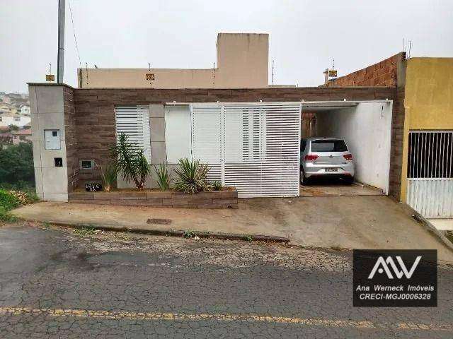 Casa com 3 dormitórios à venda, 150 m² por R$ 440.000 - São Pedro - Juiz de Fora/MG