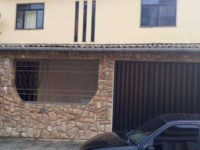 Casa com 3 dormitórios à venda, 225 m² por R$ 680.000,00 - Democrata - Juiz de Fora/MG