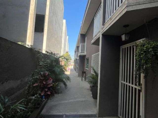 Casa  com 2 dormitorios, em condominio fechado