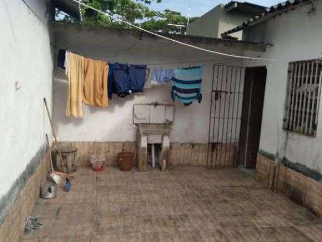 Casa com 3 quartos à venda na Rua SILVIRIA Souza de Mello, 896, Balneário Plataforma, Mongaguá por R$ 220.000