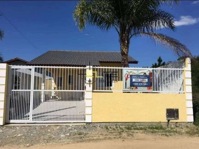 Casa de 2 dormitórios, mobiliada em Santo Amaro da Imperatriz.