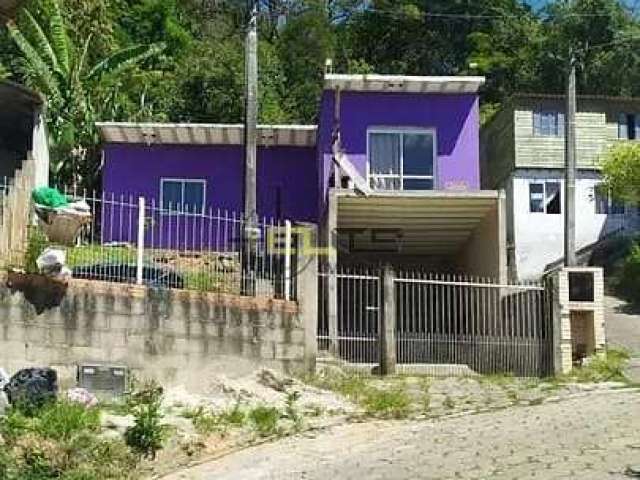 Casa à venda, com 02 dormitórios, sendo 01 suíte com banheira em Serraria - São José