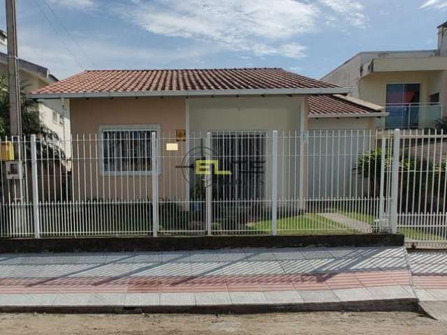 Casa à venda, de 02 dormitórios (01 suíte), piscina no Aririú - Palhoça