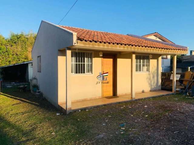 Casa com 2 quartos no Xaxim, terreno amplo, casa de 72m² - CA367