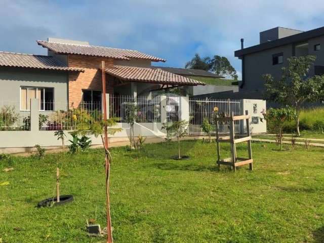 Casa recém construída em área nobre dos Ingleses!