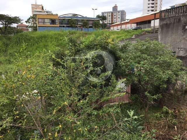 Terreno no Estreito ao próximo ao Colégio S.N.S.F