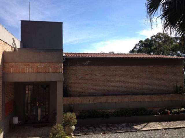 Linda Casa com 2.500 m² de terreno no Chácara Jaraguá!