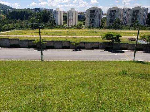 Terreno com 640m² em Condomínio -  TAMBORÉ.