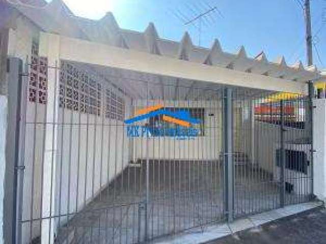 Excelente casa em Av. comercial com 2 frentes, terreno com 196 metros.