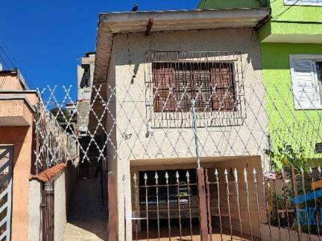 Ótima casa assobradada 02 dormitórios e vaga para 3 carros 490.000,00