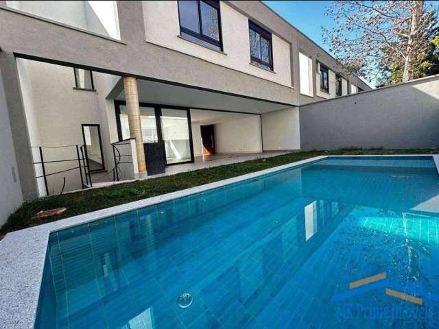 Linda Casa com Piscina no Condomínio Venezia - Alto da Boa Vista/SP.