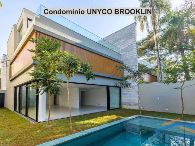 Linda casa com piscina no Condomínio UNYCO BROOKLIN - São Paulo.